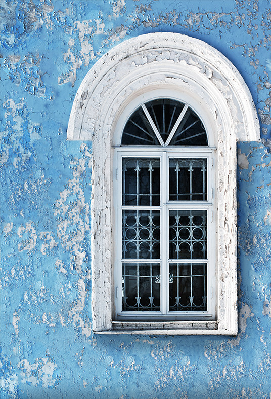 Toile de fond d'église de fenêtre blanche de mur patiné bleu pour la photographie SBH0178