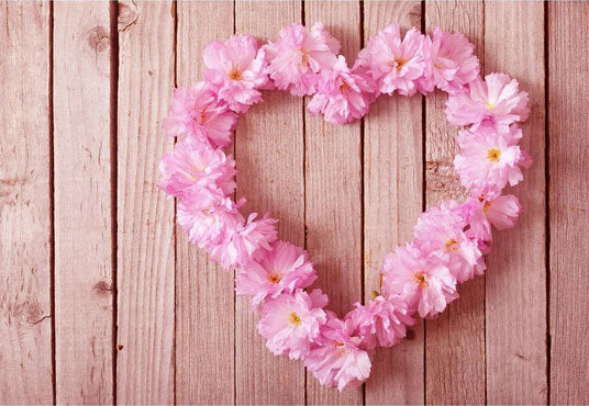 Toile de fond de coeur d'amour sur fond de plancher en bois pour la photographie de la fête des mères