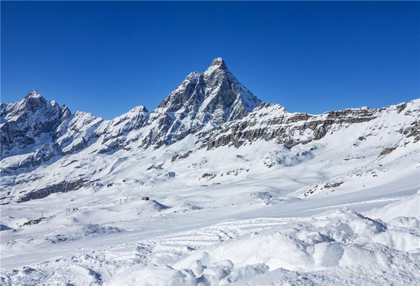 Toile de fond de photo de montagne de neige d'hiver