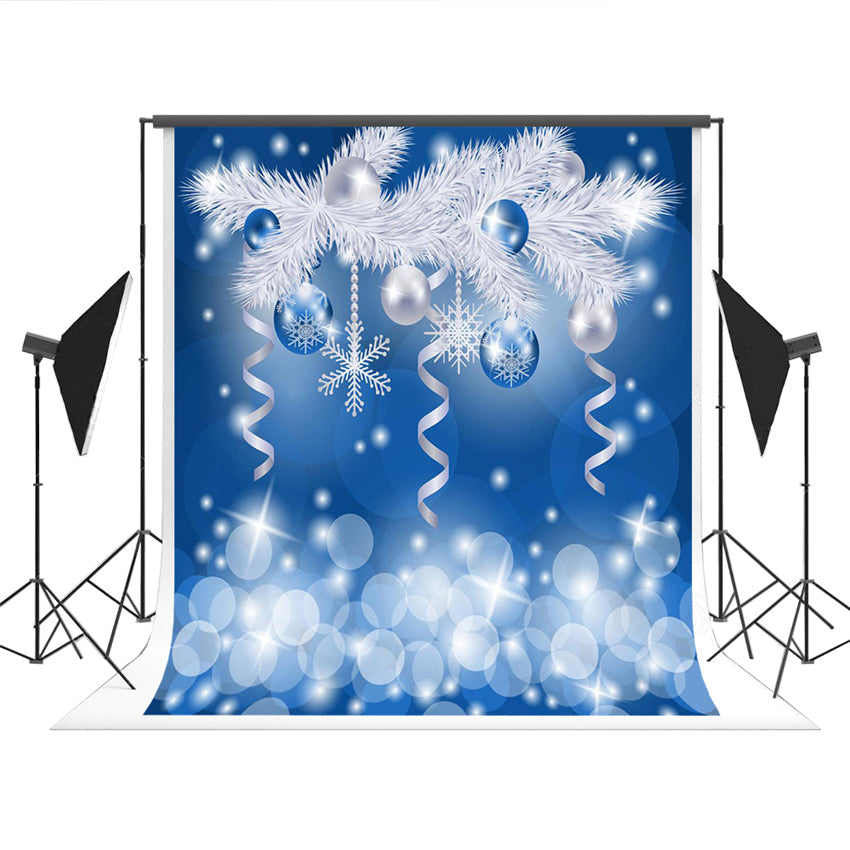 Toile de fond bokeh blanc de cloche bleue de sapin de Noël