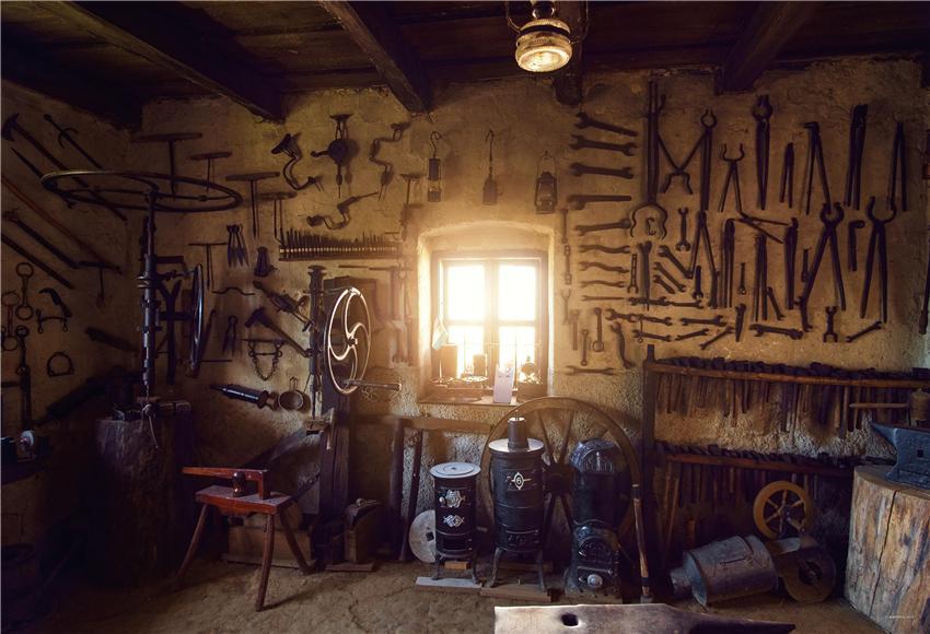 Toile de fond de grange de salle à outils rétro pour la photographie