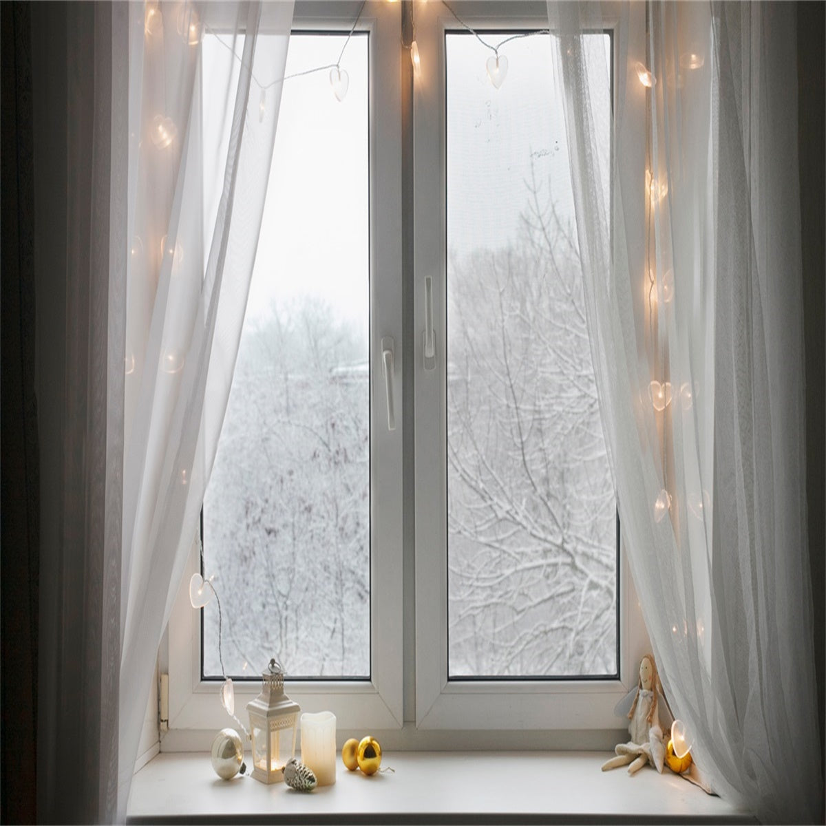 Toile de fond de Noël de fenêtre d'hiver de neige
