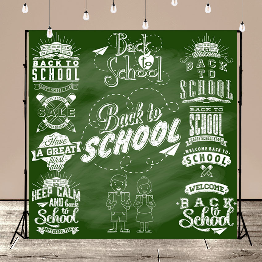 Toile de fond d'étiquettes de dessins calligraphiques de retour à l'école sur tableau noir SBH0113
