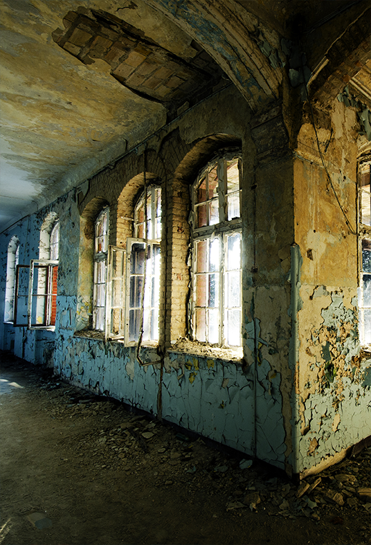 Toile de fond du couloir de l'hôpital à l'abandon pour la photographie SBH0450