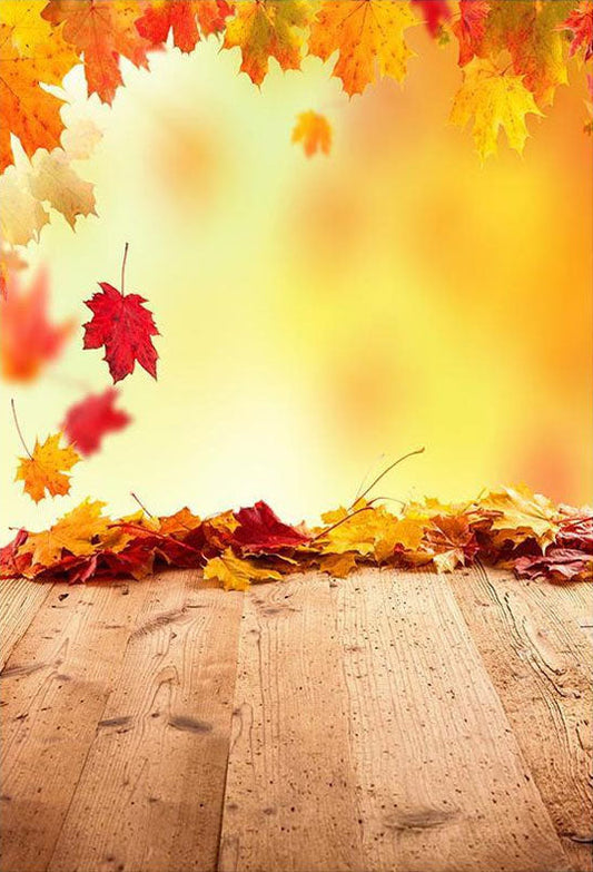 Toile de fond de plancher en bois de feuilles d'érable rouges et jaunes imprimées pour la photographie