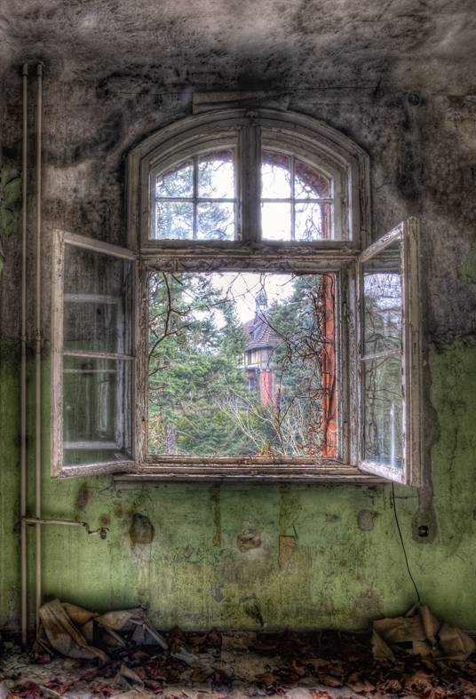 Toile de fond d'ancienne chambre abandonnée avec fenêtre de photographie SBH0233