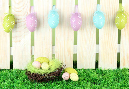 Toile de fond de clôture de Pâques oeufs colorés pour la photo