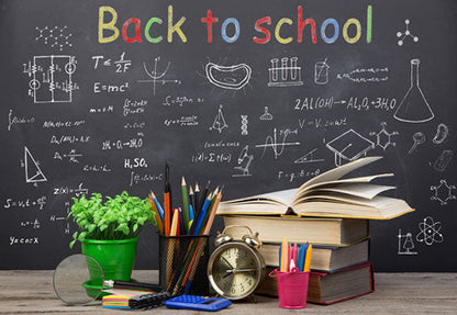 Toile de fond de livre de tableau noir de retour à l'école pour les étudiants