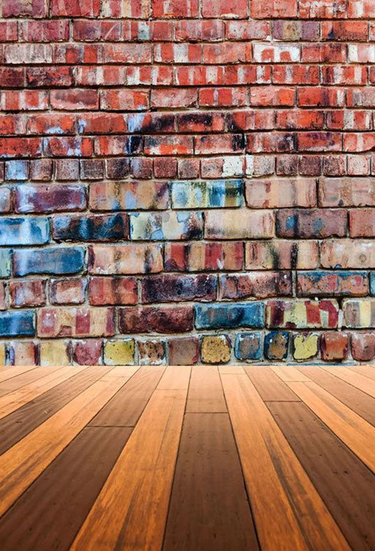 Toile de fond de mur de briques de graffiti coloré avec plancher en bois pour la photographie