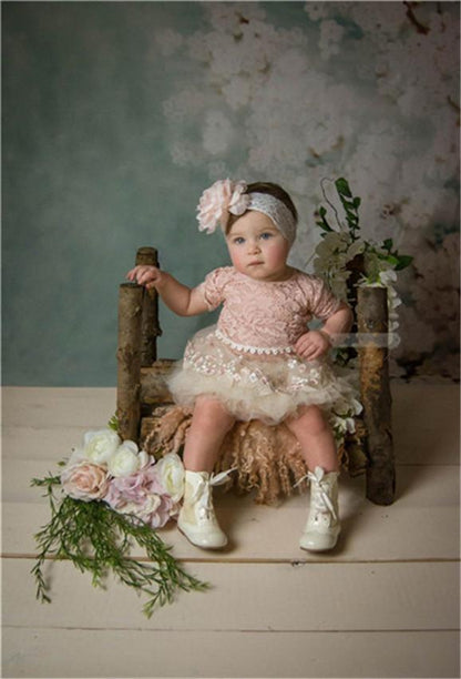 Toile de fond de fleurs blanches à la menthe pour le nouveau-né et la mariée