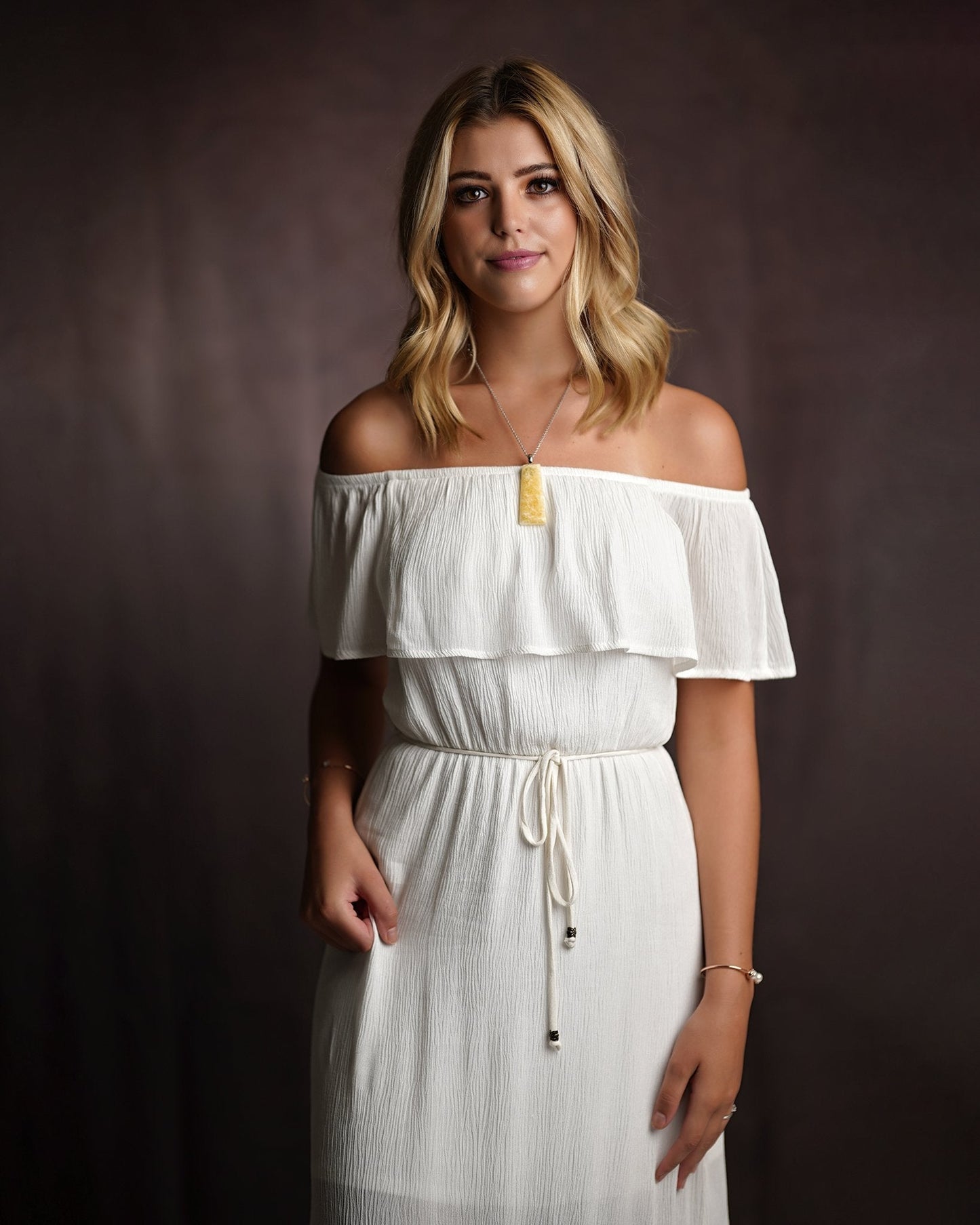 Toile de fond de vieux maître de texture brun foncé pour la photographie