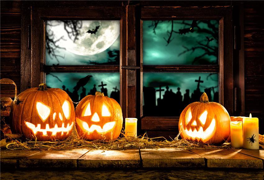 Toile de fond d'Halloween de citrouille lumineuse de fenêtre en bois