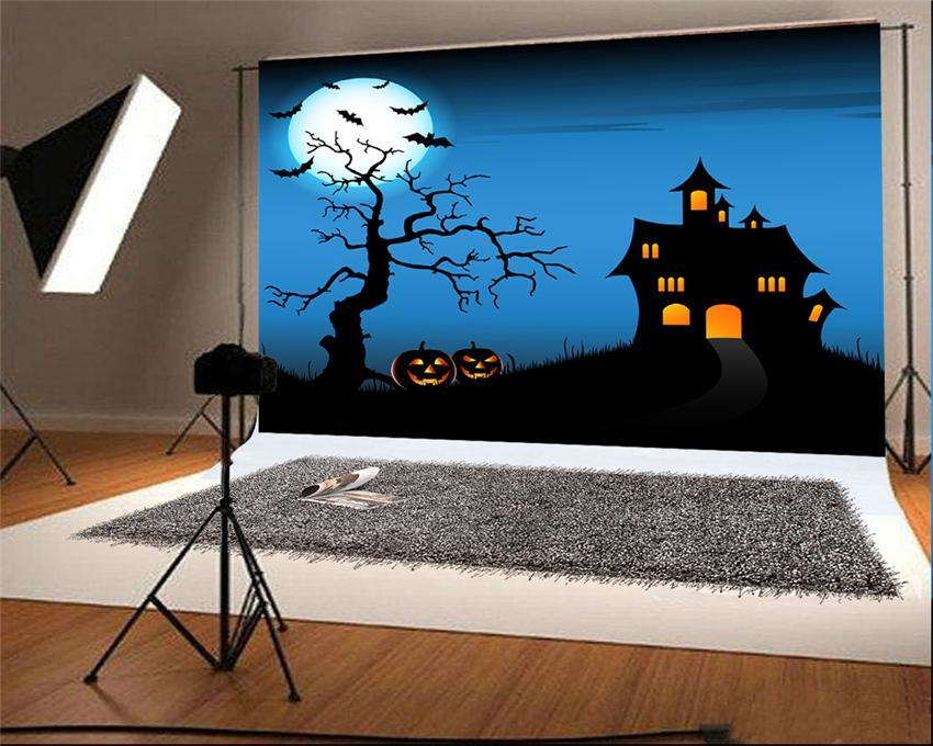 Toile de fond de photographie noire avec les branches et château