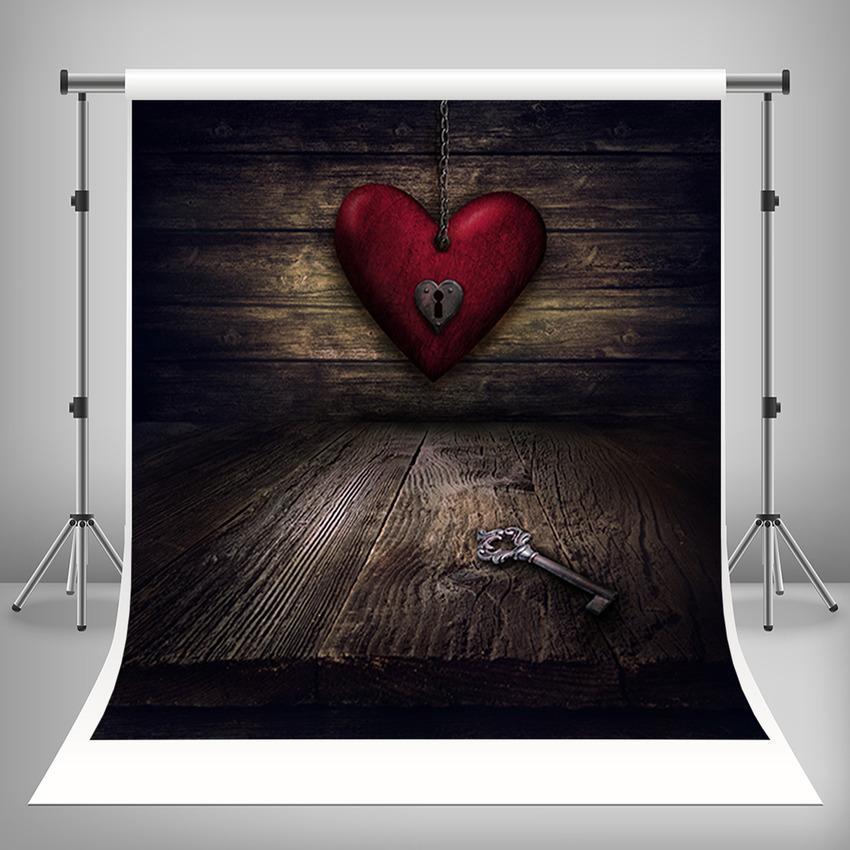 Toile de fond de coeur d'amour rouge et fond de sol en bois brun foncé fond de photographie