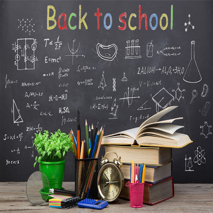 Toile de fond de livre de tableau noir de retour à l'école pour les étudiants