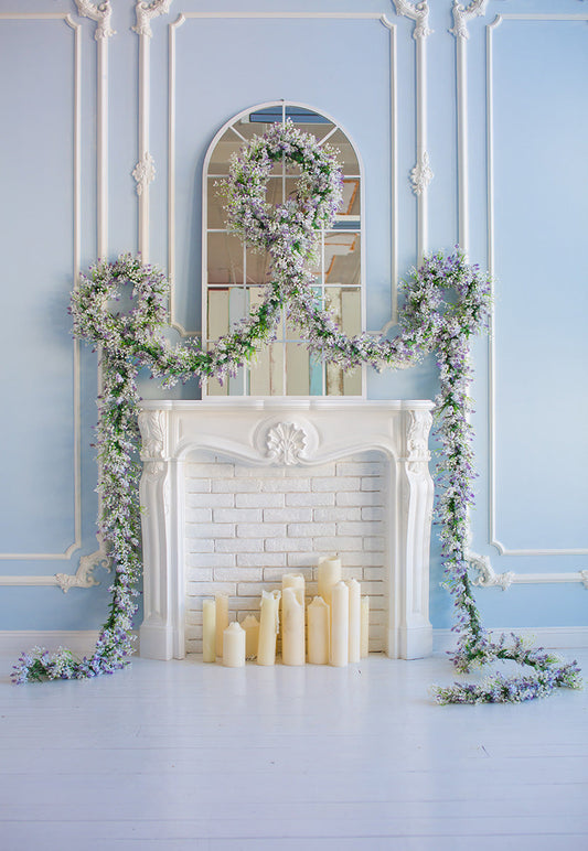 Toile de fond de fleurs de lavande de cheminée blanche de mur bleu pour la session